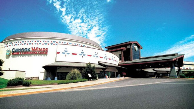 In Oregon, casinos are predominantly operated by Native American tribes, with 25 licensed establishments spread across tribal territories. Among the popular choices for both residents and visitors are Chinook Winds, Indian Head Casino, and Seven Feathers Casino Resort.
